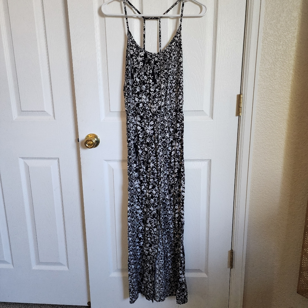 RIPE summer dress with spaghetti straps and slit. SIZE small.